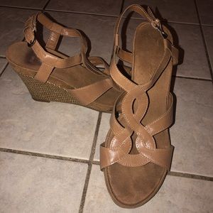 Aerosoles size 9.5 Nude wedge